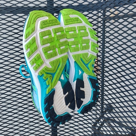 Brooks Ravenna 7 women size 9 athletic shoes - Picture 2 of 7